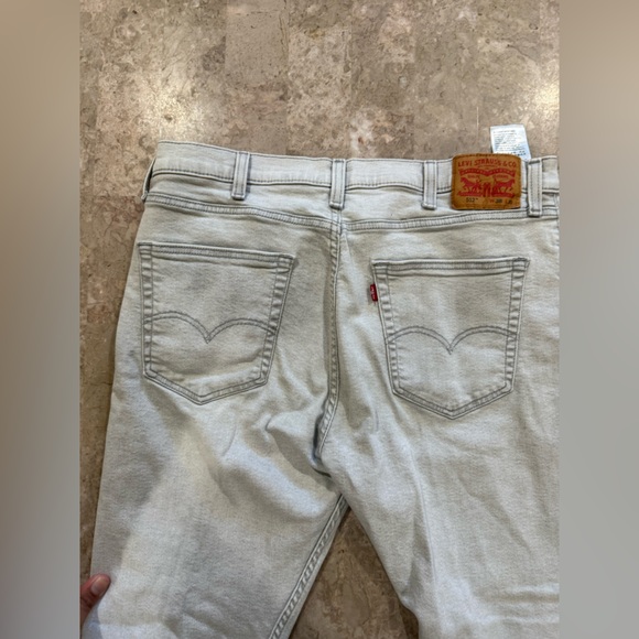 Levi’s light grey pants - Picture 5 of 8